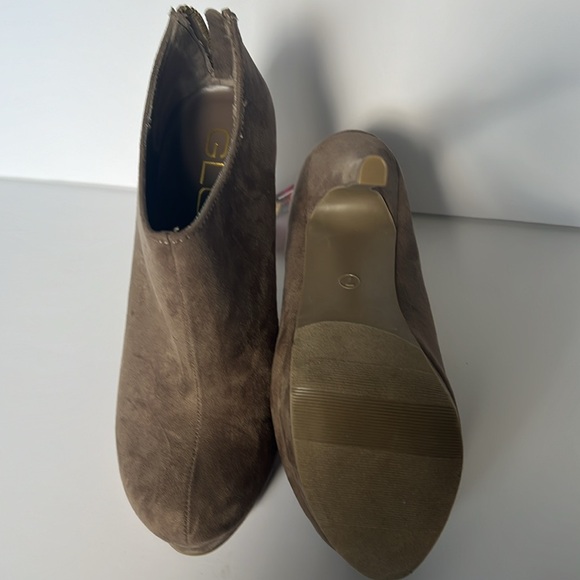 GLO faux tan suede 5” heel with 1.5” platform short bootie - Picture 3 of 5